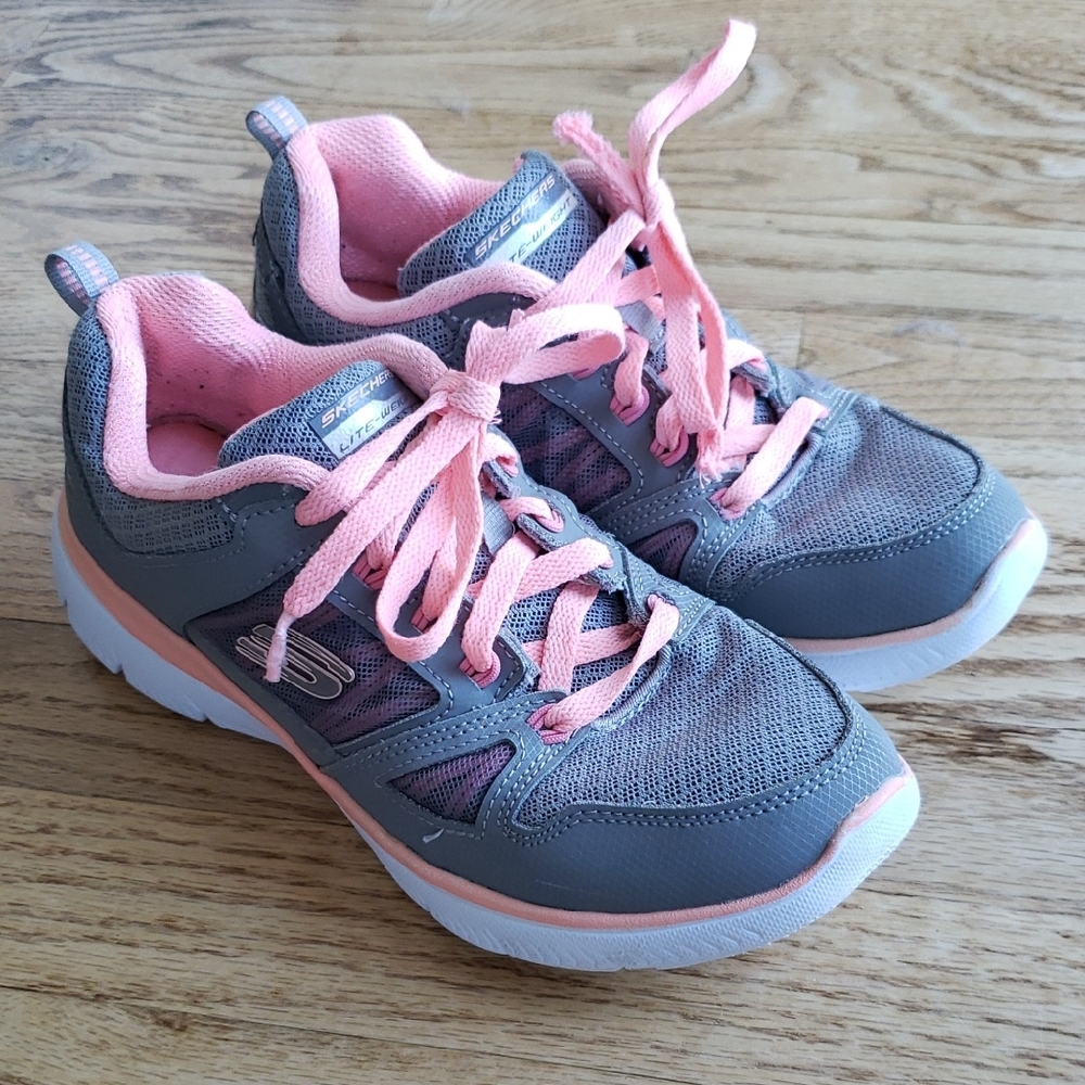 (7) Skechers Lace Up Athletic Walking Running Athleisure Sneakers Comfy Foam